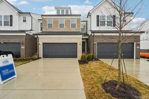 5582 E Spaniel Dr, Pittsfield, MI 48108