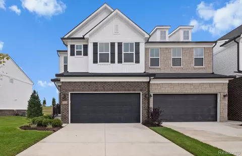 5569 E Spaniel Dr, Pittsfield, MI 48108