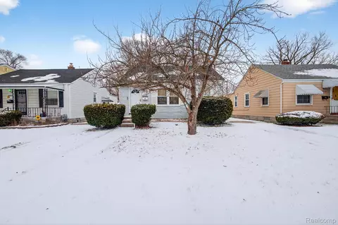 18827 Woodside St, Harper Woods, MI 48225