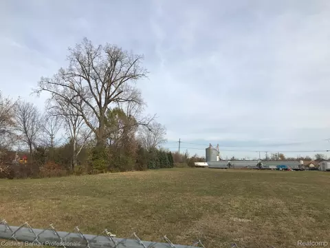 219 James St, Lapeer, MI 48446