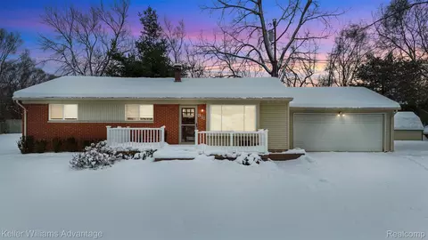 311 Teelin Dr, Oxford, MI 48371