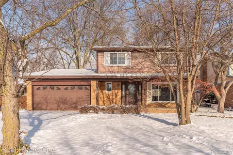 41958 Sunderland Dr, Canton, MI 48187