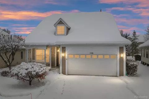 3709 Crestwood Dr, Auburn Hills, MI 48326