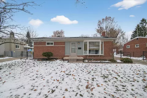 22856 S Brookside Dr, Dearborn Heights, MI 48125