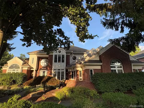3835 Ranya Dr, Commerce, MI 48382
