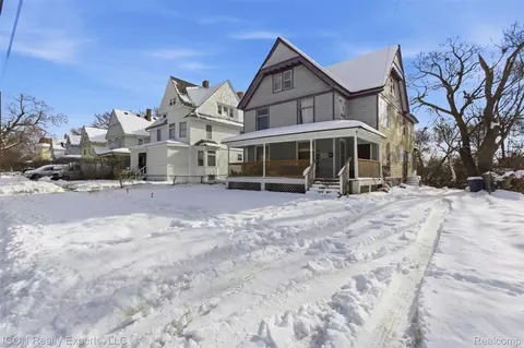 18 Fairgrove St, Pontiac, MI 48342
