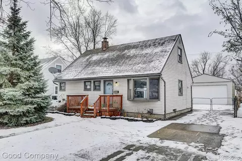 25855 Mackinac St, Roseville, MI 48066