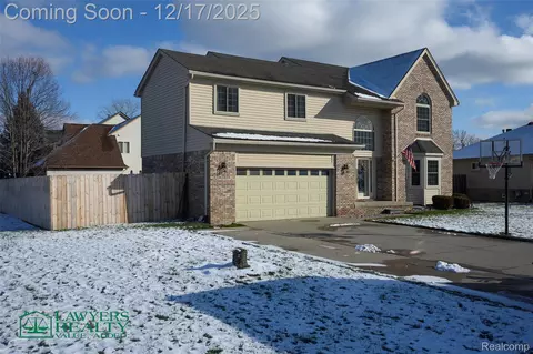 53084 Black Creek Dr, Chesterfield, MI 48047