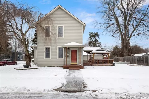 814 S 7th St, St. Clair, MI 48079