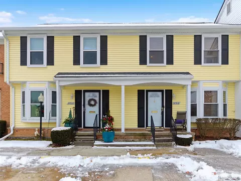 37516 Charter Oaks Blvd, Clinton, MI 48036