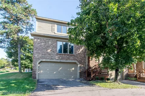 4161 Breckenridge Dr, West Bloomfield, MI 48322