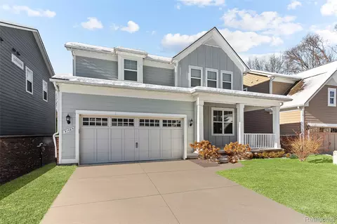 31085 Tremont Ln, Beverly Hills, MI 48025