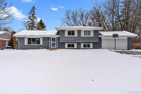 2175 Rollins St, Grand Blanc, MI 48439