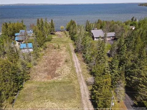 1197 Needle Point Dr, Cheboygan, MI 49721