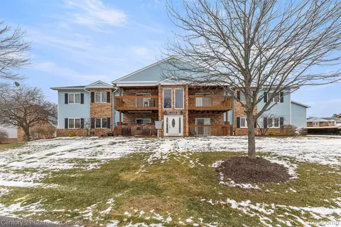 1325 Harbour Blvd #88, Trenton, MI 48183