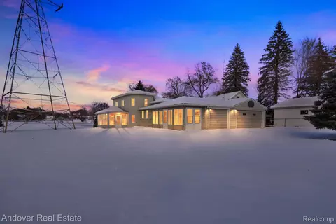 4055 Mitchell Dr, Flint, MI 48506