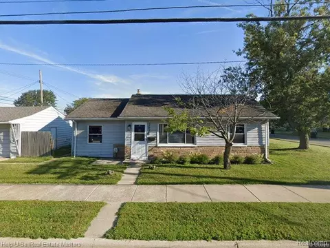 26501 Clancy St, Roseville, MI 48066