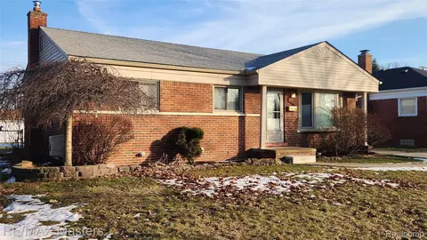 2755 Longmeadow Dr, Trenton, MI 48183