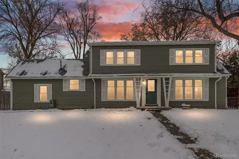 21305 Oxford Ave, Farmington Hills, MI 48336