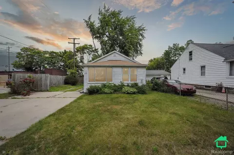 823 Hawthorne Ave, Ypsilanti, MI 48198