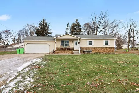 6561 Bennett Lake Rd, Fenton, MI 48430