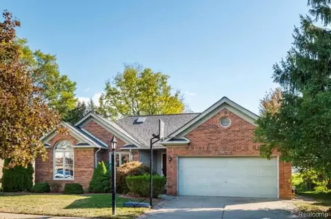 44000 Dunham Ct, Clinton Township, MI 48038