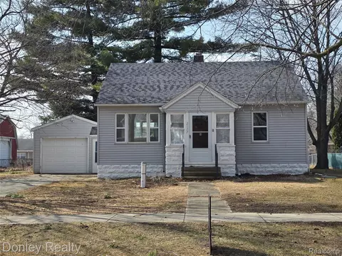 2137 N Main St, Fairgrove, MI 48733