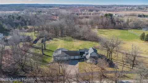 9198 Hegel Rd, Goodrich, MI 48438