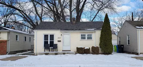 545 E Dallas Ave, Madison Heights, MI 48071