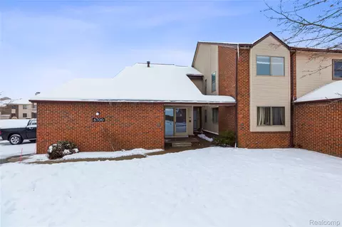 6700 Ridgefield Cir #201, West Bloomfield, MI 48322
