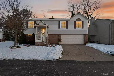 1639 Tulip Ln, Westland, MI 48186