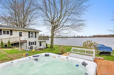 4991 Lakeview Dr, Coral, MI 49322