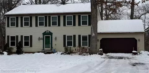 4781 Canyon Oaks Dr, Brighton, MI 48114