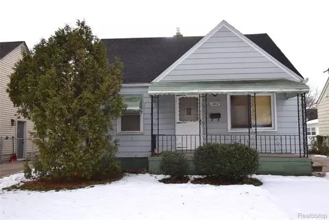 19816 Rosedale St, Saint Clair Shores, MI 48080
