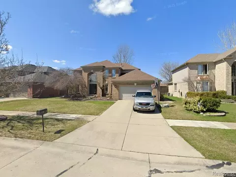 48711 Cross Creek Dr, Macomb, MI 48044