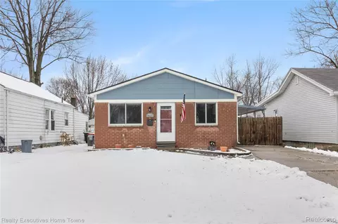 19127 Colorado St, Roseville, MI 48066
