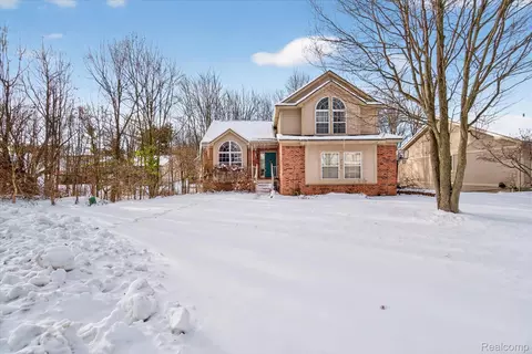 2700 Court Ln N, Oceola, MI 48843