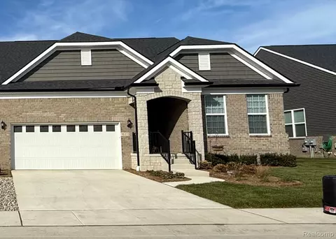 55733 Oak Pointe Dr, Shelby Township, MI 48315