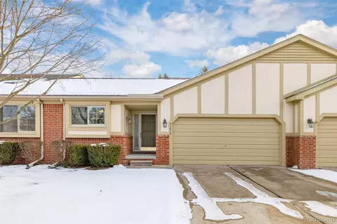 41816 Greenwood Ln, Clinton Township, MI 48038