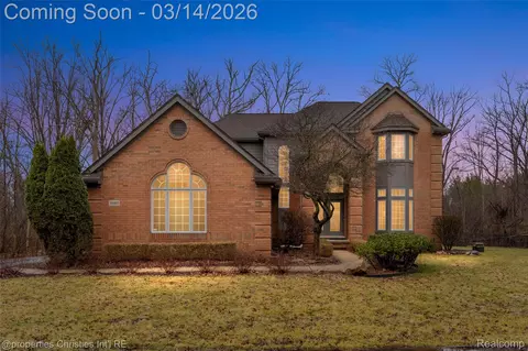 30485 Helmandale Dr, Franklin, MI 48025