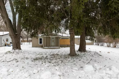 4425 Randolph St, Saginaw, MI 48601