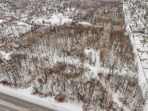 27597 Eureka, Romulus, MI 48174 photo 3