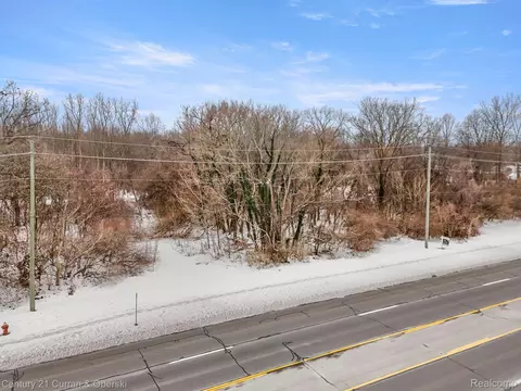 27597 Eureka, Romulus, MI 48174 photo 2