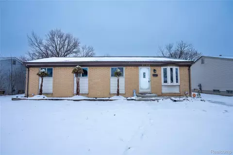 39258 Avondale St, Westland, MI 48186