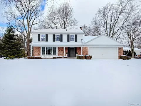 20040 Old Coach Rd, Beverly Hills, MI 48025