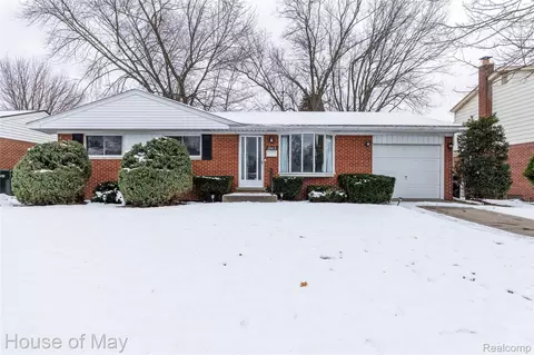 39412 Burns Dr, Sterling Heights, MI 48313
