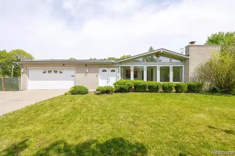 27272 Hopkins St, Inkster, MI 48141