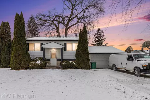39721 Camp St, Harrison, MI 48045