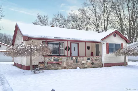 1397 Roat Ct, Burton, MI 48509