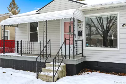 4654 Gloria St, Wayne, MI 48184